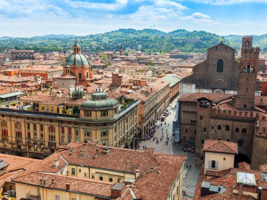 ボローニャ グルメウォーキングツアー　パスタやジェラートなど名物フードを食べ歩き！ワイン付き＜英語／約3.5時間＞