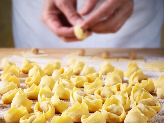 ボローニャ グルメウォーキングツアー　パスタやジェラートなど名物フードを食べ歩き！ワイン付き＜英語／約3.5時間＞