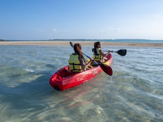 幻の島「ユニの浜」上陸カヤックツアー 360°海に囲まれた絶景ビューを堪能！＜中級者向け／午前・午後／2時間／3歳から参加OK／宮古島＞