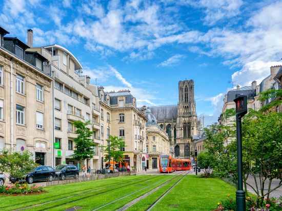 France_Reims_City_Street_shutterstock_463125644