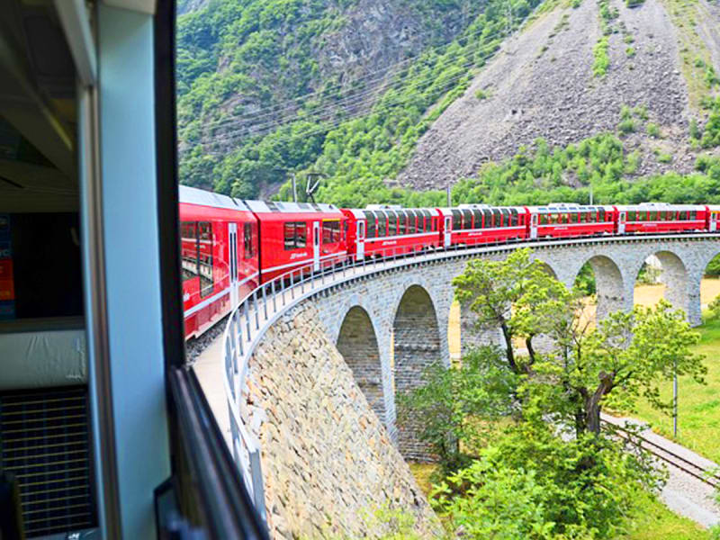 RS15082_Milan_St-Moritz-Trip_swiss-train