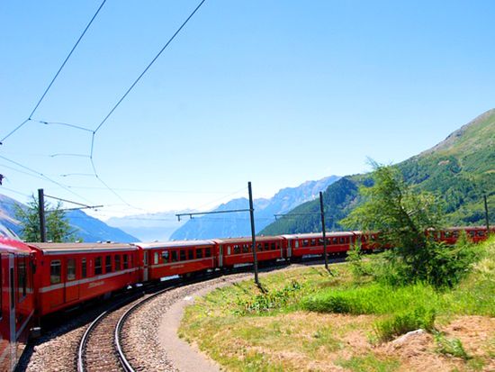 ベルニナ鉄道で行く！スイス日帰りツアー　ガイド付きで安心！サン・モリッツ＆ティラーノで自由観光あり＜英語ガイド／ミラノ発＞