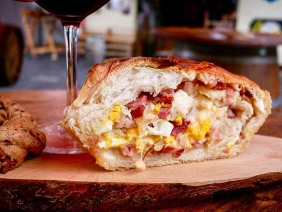 ナポリ グルメウォーキングツアー　ピザなど名物フードを食べ歩き！ドリンク付き＜英語／約3時間＞