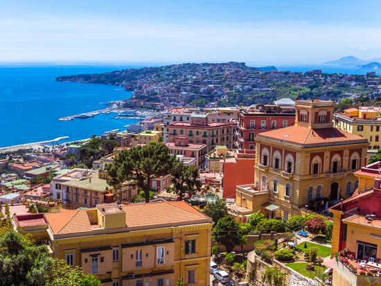 Italy_Naples_Old_Town_View_Hilltop_shutterstock_650463118