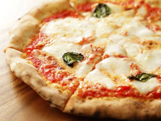 ナポリ グルメウォーキングツアー　ピザなど名物フードを食べ歩き！ドリンク付き＜英語／約3時間＞