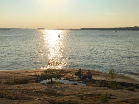 5～8月限定！フィンランド人憩いの夏の島 ピヒラヤサーリ島日帰りツアー バーベキューランチ付き＜日本語／ヘルシンキ発＞