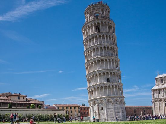 Italy_Pisa_Leaning_Tower_Pisa_Cathedral_shutterstock_133648337