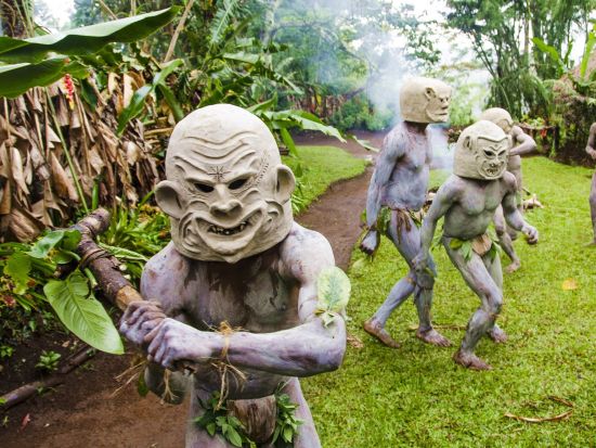 アサロ渓谷マッドマンの村とフリ族ウィッグマンを巡る　終日観光ツアー＜英語ガイド／昼食付き／ゴロカ発＞