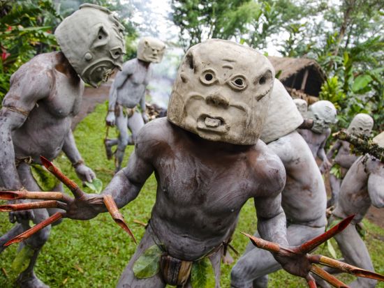 アサロ渓谷マッドマンの村とフリ族ウィッグマンを巡る　終日観光ツアー＜英語ガイド／昼食付き／ゴロカ発＞