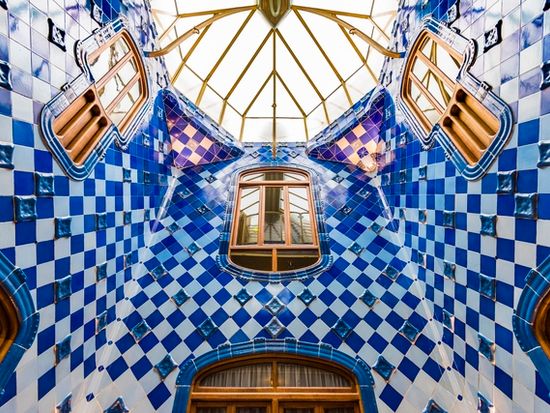 Spain_Barcelona_Casa_Batllo_Gaudi_PIXTA_29493030