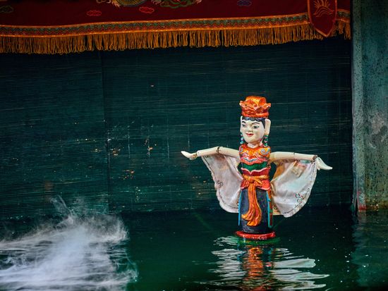 Vietnam_Hanoi_Water Puppet Show_shutterstock_1024944112