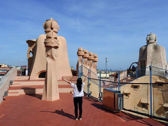 Spain_Barcelona_Casa-Mila_pixta_85047344_L