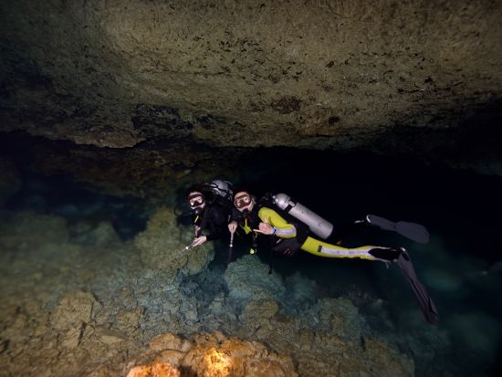 絶景セノーテでファンダイビング！選べる行先 ドス・オホスorチャックモール＆ククルカン＜貸切／昼食／日本人インストラクター／2ダイブ／カンクン発＞