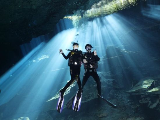 絶景セノーテでファンダイビング！選べる行先 ドス・オホスorチャックモール＆ククルカン＜貸切／昼食／日本人インストラクター／2ダイブ／カンクン発＞