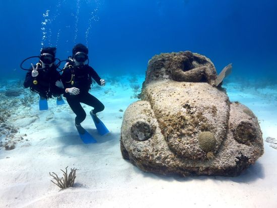 初心者でも安心！MUSA水中美術館（海底美術館）で体験ダイビング！お魚いっぱいサンゴ礁ポイントを訪問＜貸切／ボート／2ダイブ／水中写真プレゼント＞