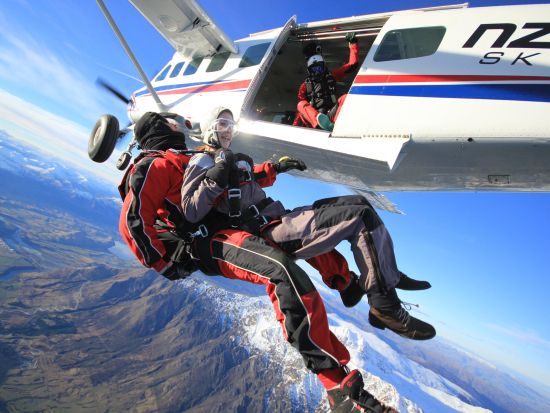 クイーンズタウン　スカイダイビング　最大時速200kmの最高のアドベンチャーを体験！＜選べるプラン＞