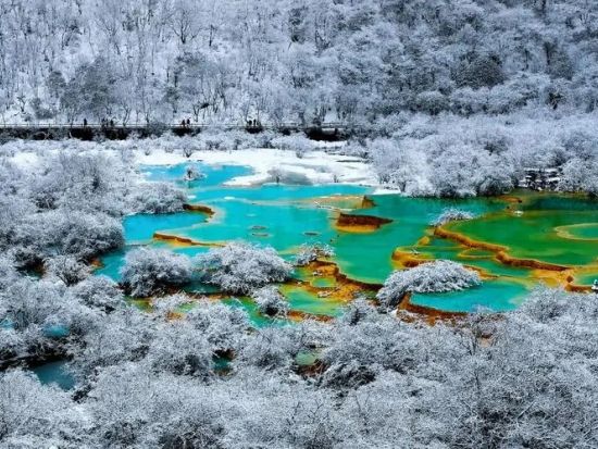 世界自然遺産 九寨溝＆黄龍1泊2日ツアー　人生で一度は行くべき絶景秘境 ＜貸切／往復新幹線利用／食事付き／日本語ガイド／成都発＞