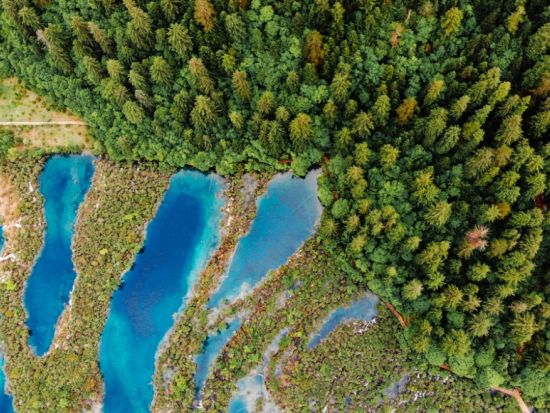 世界自然遺産 九寨溝＆黄龍1泊2日ツアー　人生で一度は行くべき絶景秘境 ＜貸切／往復新幹線利用／食事付き／日本語ガイド／成都発＞