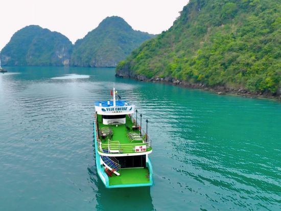 世界遺産ハロン湾日帰りツアー　日本人専用最新船利用！鍾乳洞＋ティートップ島＋カヤック体験　空港お送り帰国日プランあり＜6時間クルーズ／日本語ガイド／海鮮ランチ＞