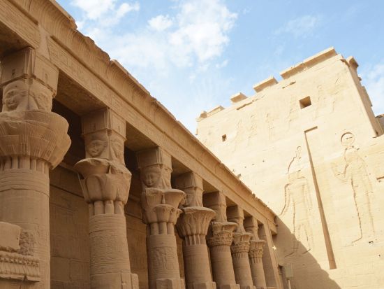 【ルクソール発 エジプト周遊2泊3日】世界遺産アブシンベル神殿＋イシス神殿＋カラフルなヌビア村も訪問＜英語＞