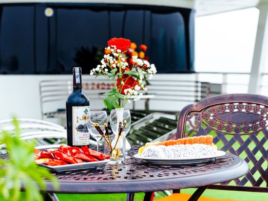 世界遺産ハロン湾日帰りツアー　日本人専用最新船利用！鍾乳洞＋ティートップ島＋カヤック体験　空港お送り帰国日プランあり＜6時間クルーズ／日本語ガイド／海鮮ランチ＞