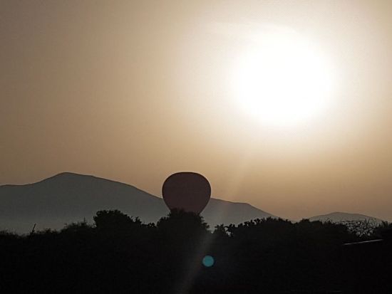  【プライベート】広大なモロッコで日の出鑑賞＆熱気球体験！ベルベル式朝食付き＜マラケシュ発／英語／ホテル送迎あり＞