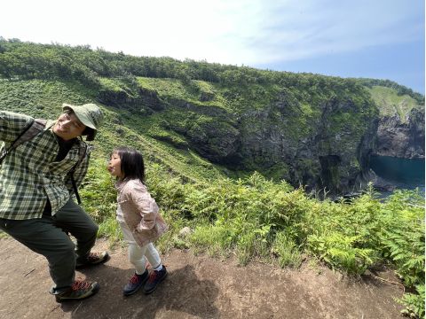 【未就学児参加可】知床ガイド貸切ツアー　教員免許を持つガイドがご案内！小さなお子様のいるご家族向けプライベートプラン ＜4～11月／半日／午前／ウトロ温泉発着＞