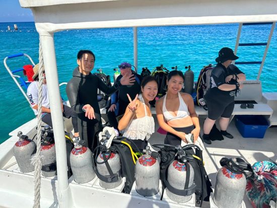 ファンダイビング カンクン発日帰り ダイバー憧れのコスメル島 豊富なカリブ海固有種と世界屈指の透明度＜貸切／ボート／2ダイブ／水中写真プレゼント＞