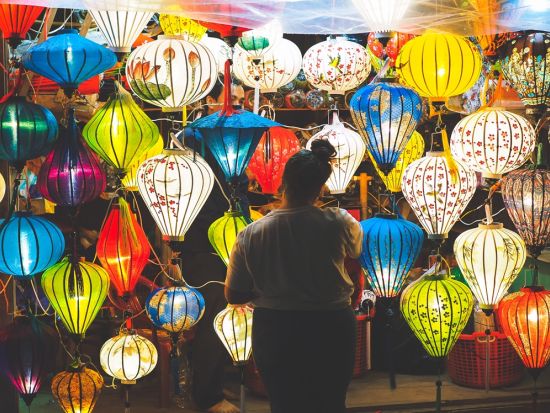 話題のバーナーヒルズ＋夜のホイアン観光ツアー　ランタンの灯りが幻想的！灯篭流し体験付き　サクラレストランの夕食付きプランあり＜午後／日本語ガイド／空港お送り可＞