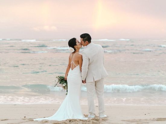 ハワイ　ビーチ＆ガーデンフォト　ノースショアにあるオーシャンフロントのポロ競技場「ハワイポロクラブ」にて撮影！オプションにて馬との撮影も（撮影・衣装・メイク）