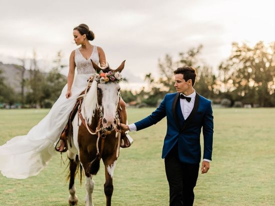 ハワイ　ビーチ＆ガーデンフォト　ノースショアにあるオーシャンフロントのポロ競技場「ハワイポロクラブ」にて撮影！オプションにて馬との撮影も（撮影・衣装・メイク）