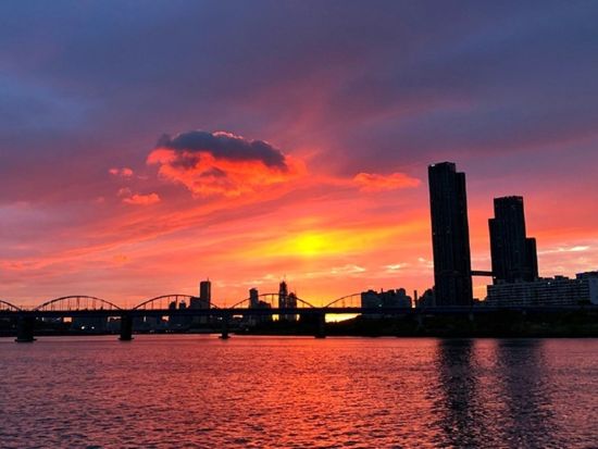 漢江ナイトクルーズ　ライブ公演や噴水ショー、花火観賞、サンセットなど選べるプラン ＜蚕室（チャムシル）発＞