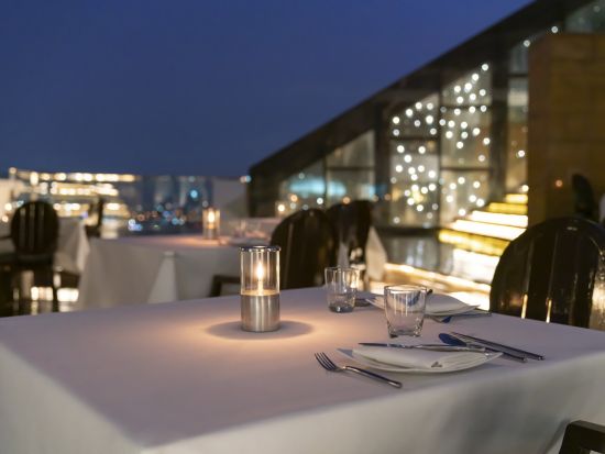 創作アジア料理レストラン「ブリーズ（Breeze）」　食事券＆事前予約サービス　天空レストランで3コースディナーを堪能 ＜BTSサパーンタクシン駅＞