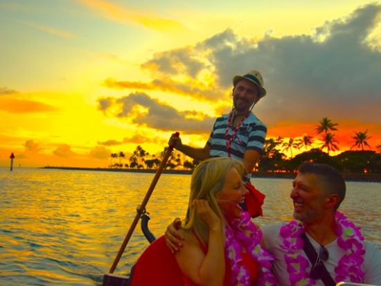 サンセットor花火鑑賞ゴンドラクルーズ＜混載または貸切／ドリンク付き／英語＞