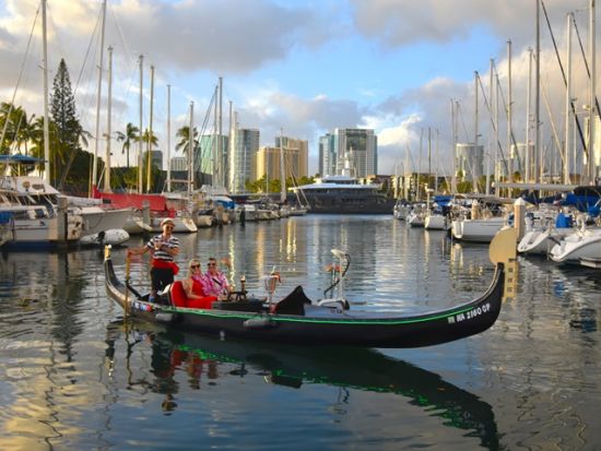サンセットor花火鑑賞ゴンドラクルーズ＜混載または貸切／ドリンク付き／英語＞