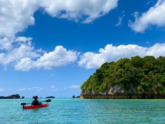 シーカヤック＆シュノーケリングツアー 沖縄の美しい海を満喫 写真と動画を無料プレゼント 機材レンタル可＜昼食付／恩納村または名護市内より送迎あり＞