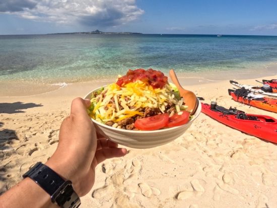 シーカヤック＆シュノーケリングツアー 沖縄の美しい海を満喫 写真と動画を無料プレゼント 機材レンタル可＜昼食付／恩納村または名護市内より送迎あり＞