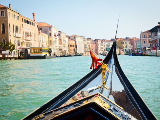 ヴェネチア　ゴンドラ遊覧事前予約＜混載／25分／英語アシスタントによる誘導付／サンマルコ広場付近集合＞