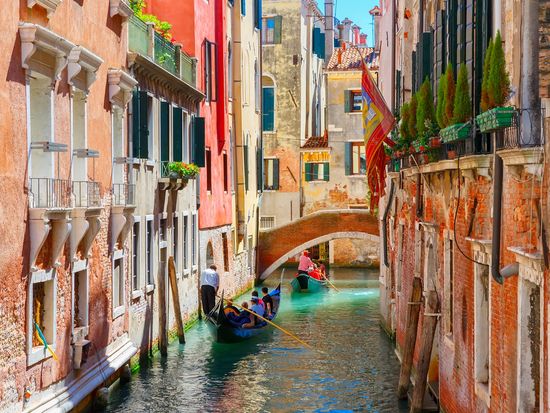 Italy_Venice_Narrow_Canal_Gondolas_shutterstock_307295777 (1)