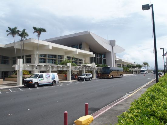 【空港送迎】グアム国際空港 ⇔ タモンorタムニング地区ホテル間 送迎サービス＜貸切／最大8名＞※車1台あたり料金