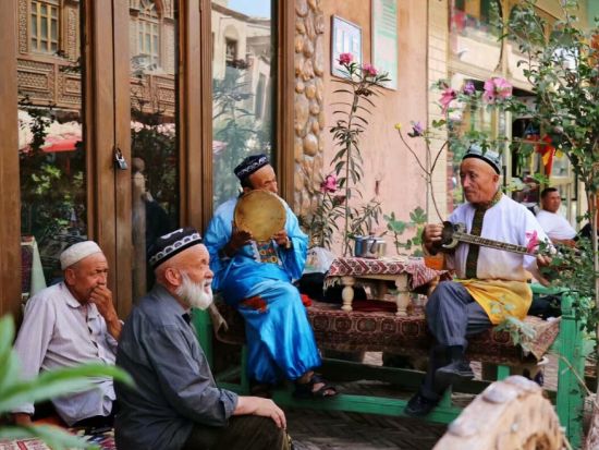 【カシュガル満喫1日ツアー】大清真寺＋香妃墓＋職人街＋カシュガル老街＋高台民居＋カシュガル博物館＜ホテル送迎／専用車／日本語ガイド／昼食付＞