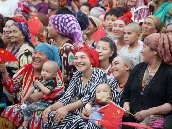 【カシュガル満喫1日ツアー】大清真寺＋香妃墓＋職人街＋カシュガル老街＋高台民居＋カシュガル博物館＜ホテル送迎／専用車／日本語ガイド／昼食付＞