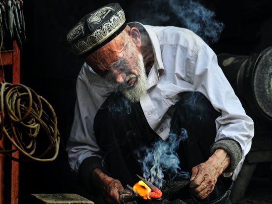 【カシュガル満喫1日ツアー】大清真寺＋香妃墓＋職人街＋カシュガル老街＋高台民居＋カシュガル博物館＜ホテル送迎／専用車／日本語ガイド／昼食付＞