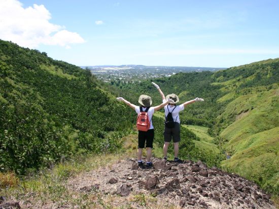 マイナスイオンに癒されるフォンテリバーとフォンテダムへ　7歳から参加OK！ ケン芳賀のグアム秘境探検トレッキングツアー＜日本語ガイド／送迎付き／貸切プランあり＞