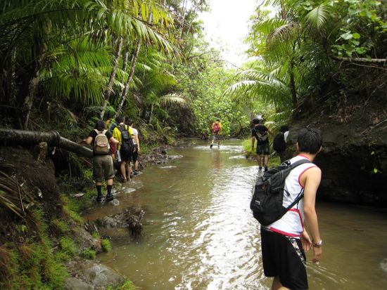 マイナスイオンに癒されるフォンテリバーとフォンテダムへ　7歳から参加OK！ ケン芳賀のグアム秘境探検トレッキングツアー＜日本語ガイド／送迎付き／貸切プランあり＞