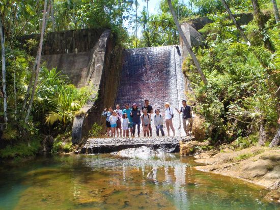 マイナスイオンに癒されるフォンテリバーとフォンテダムへ　7歳から参加OK！ ケン芳賀のグアム秘境探検トレッキングツアー＜日本語ガイド／送迎付き／貸切プランあり＞