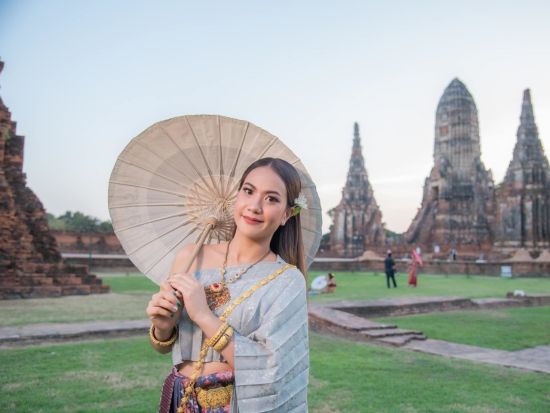 世界遺産アユタヤ遺跡半日観光ツアー　タイ民族衣装を着てアユタヤ遺跡巡り　昼食付きプランあり＜午前／日本語ガイド＞