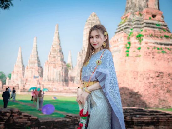 アユタヤ遺跡観光ツアー　タイ民族衣装を着て遺跡巡り＋象と触れ合い体験　プロカメラマンによる写真データ付き＜貸切／昼食／日本語ガイド／送迎＞