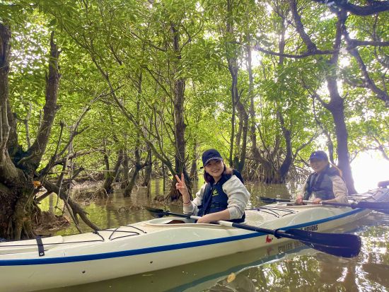 マングローブカヤックツアー 魅力あふれるマングローブジャングルの秘境スポットにご案内＜約1.5時間／写真データ付／宮古島＞