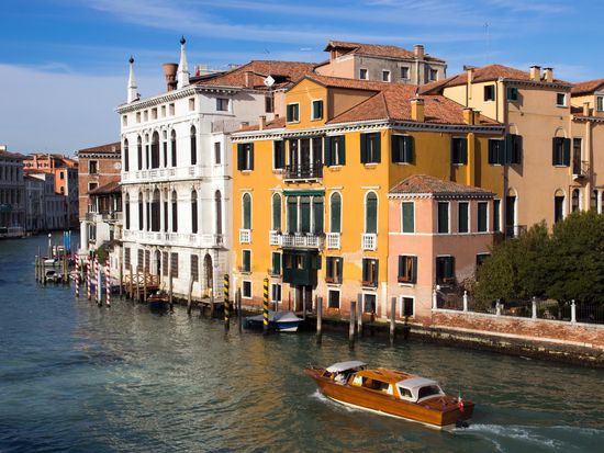 Italy_Venice_Water_Taxi_Grand_Canal_shutterstock_182888297